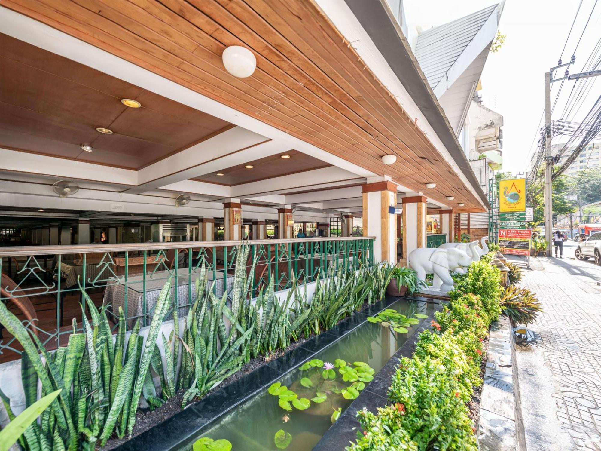 Hotel Royal Ivory Sukhumvit Nana Bangkok Esterno foto