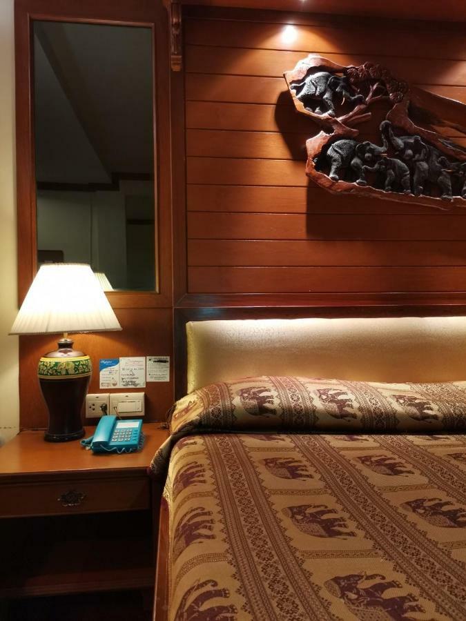 Hotel Royal Ivory Sukhumvit Nana Bangkok Esterno foto